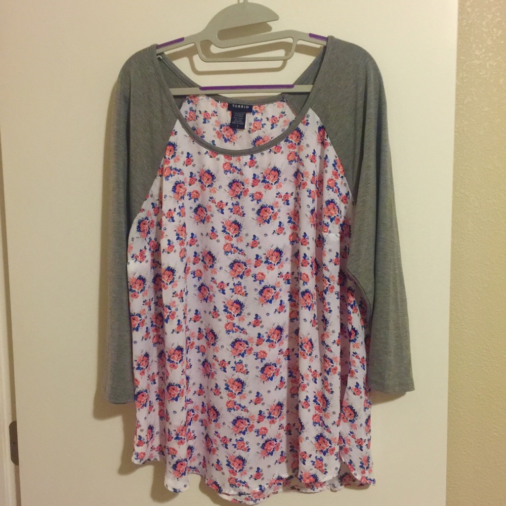 EUC. torrid Striped Floral Raglan Tee